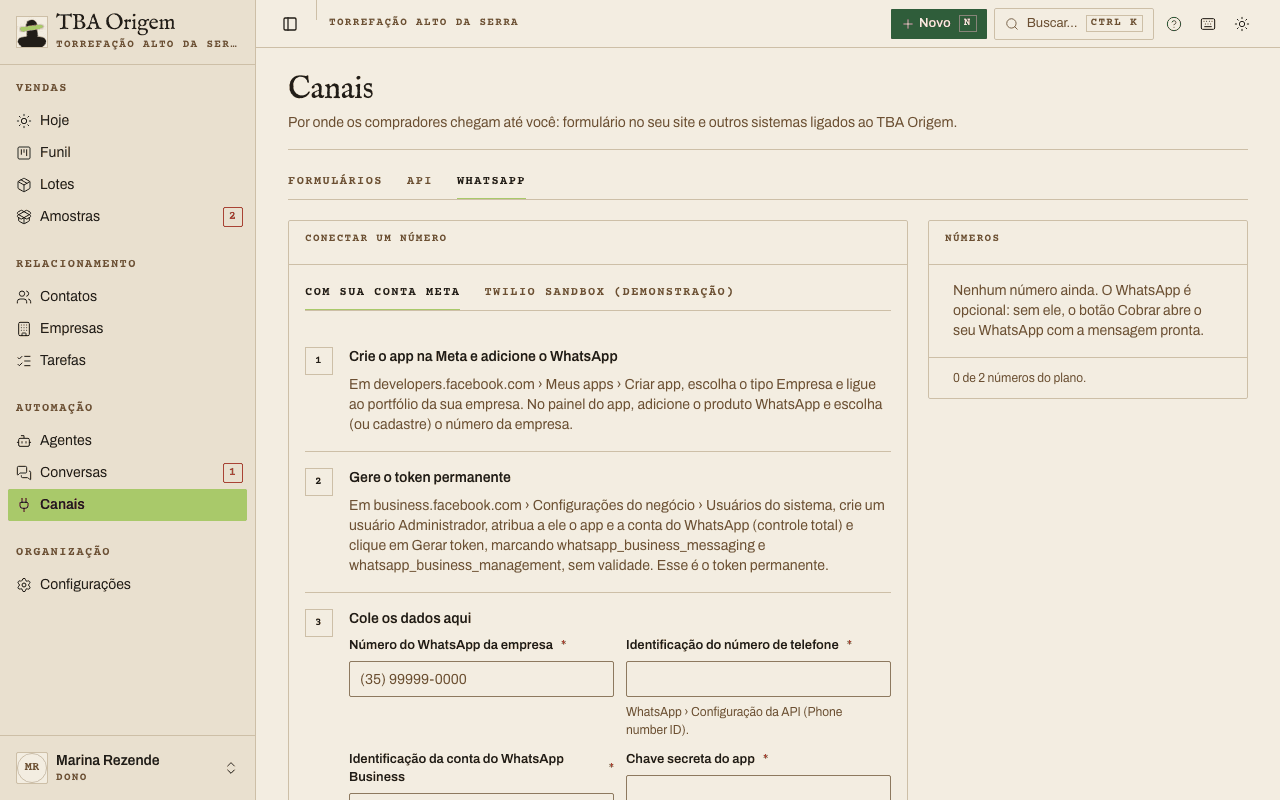Tela Canais › WhatsApp com o passo a passo da conta Meta à esquerda e a lista de números à direita