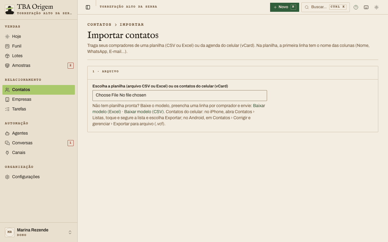 Tela Importar contatos com os passos 1 Arquivo, 2 Colunas com a tabela Importar como, e 3 Origem e privacidade