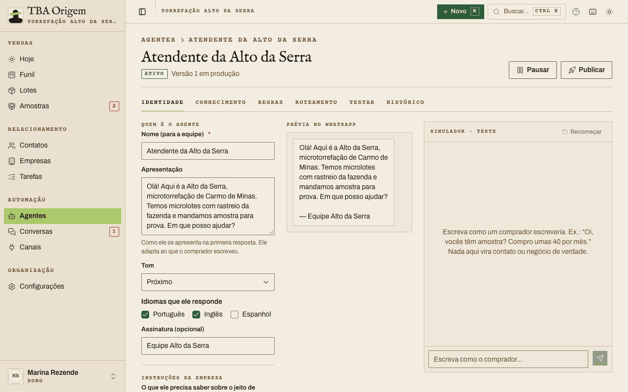 Editor do agente com a situação Ativo, a versão em produção e os botões Pausar e Publicar no alto